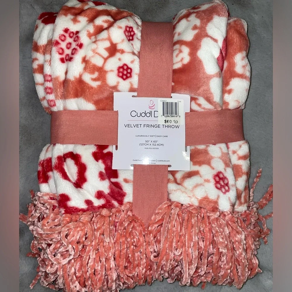 🥶NWT Cuddl Duds Velvet Fringe Throw